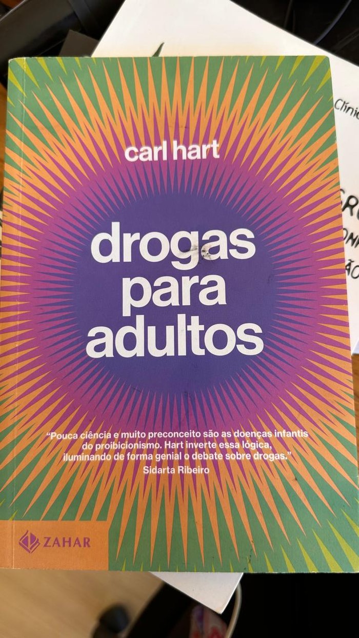 Capa do livro Drogas para Adultos, de Carl Hart